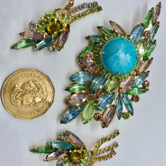 Verified D & E Julianna Large Brooch and Earrings - Picture 2 of 11
